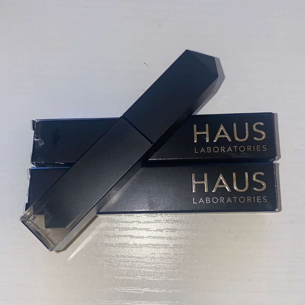 HAUS by lady Gaga Glam attack liquid eyeshadow